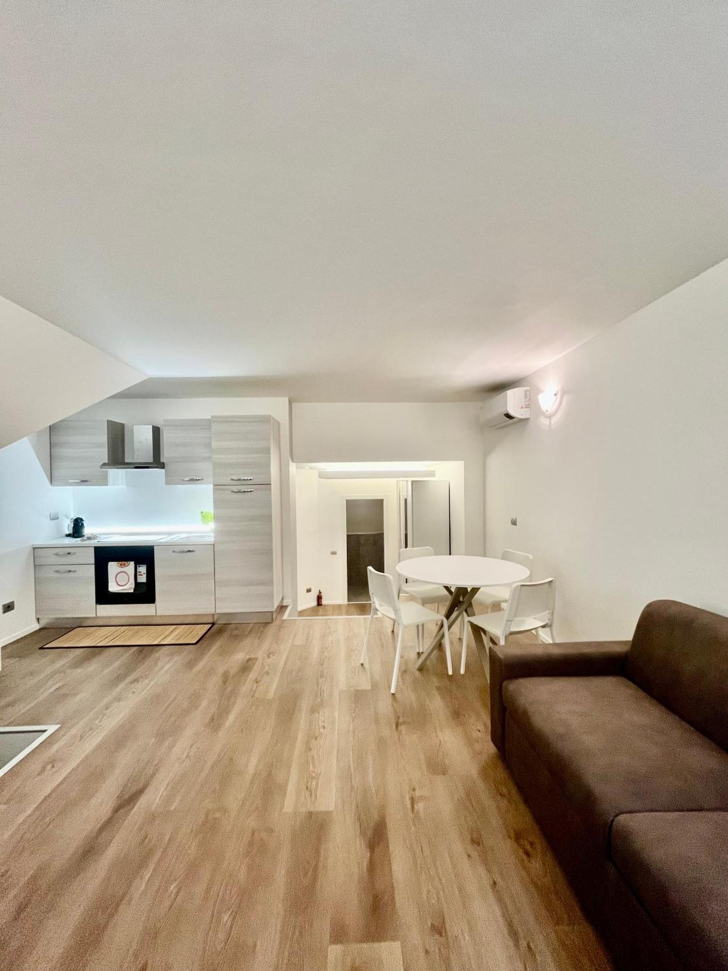 Central Side Apartment Milan Exterior photo